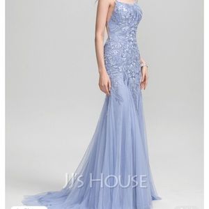 Trumpet / Mermaid formal gown with appliqué and sequins.